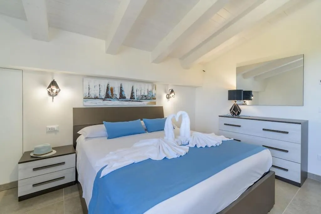 Villatale With Private Swimming Pool. Within Walking Distance Of The Beach. Поццалло Вилла