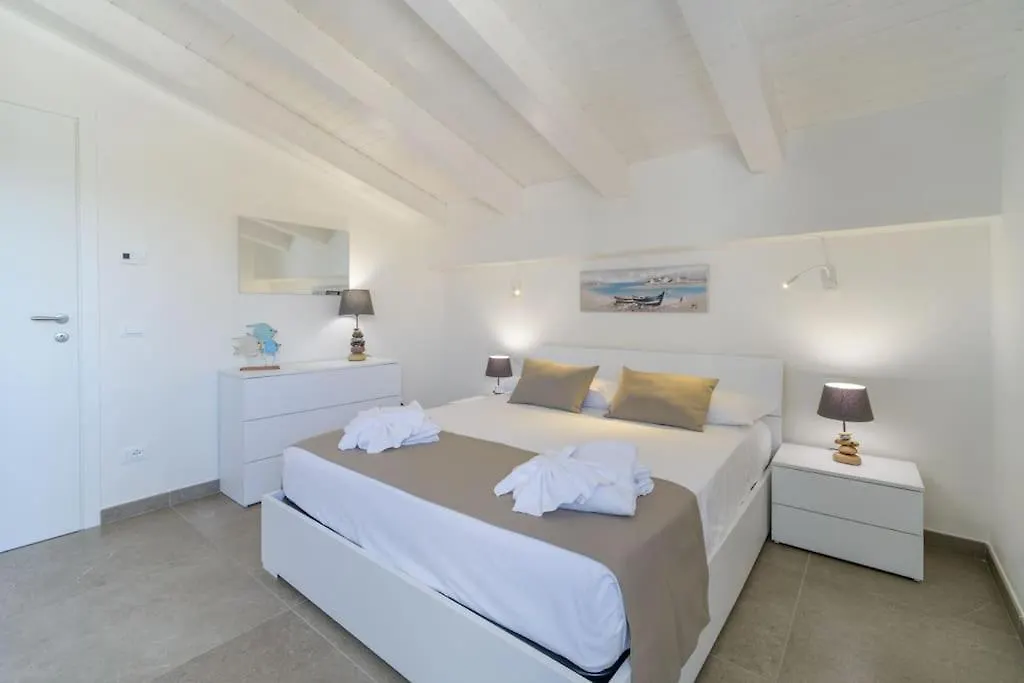 Вилла Villatale With Private Swimming Pool. Within Walking Distance Of The Beach. Поццалло