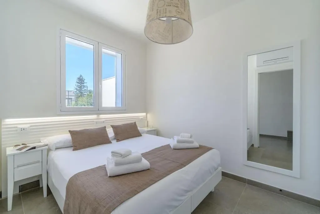 Villatale With Private Swimming Pool. Within Walking Distance Of The Beach. Поццалло Вилла